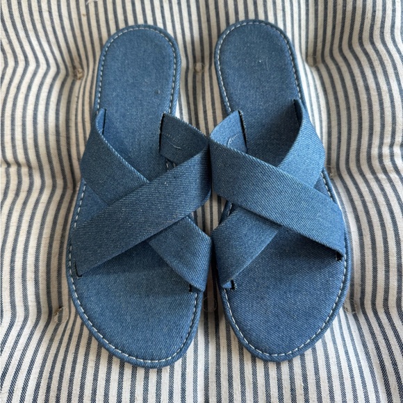 Light Blue Denim Chambray Slides Sandals Size 9 - Picture 1 of 10